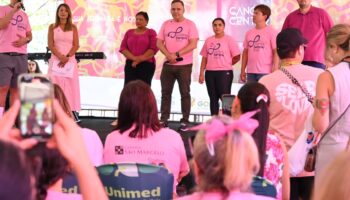 Mabel ressalta importância da prevenção do câncer de mama em evento do Outubro Rosa, na Praça Tamandaré