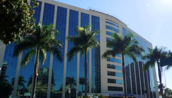 Caiado antecipa pagamento dos servidores estaduais em celebração ao Dia do Servidor