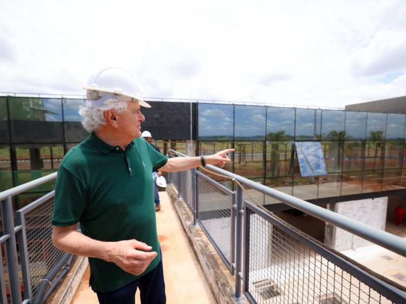 Caiado vistoria obras do Autódromo Internacional de Goiânia: evento teste para Moto GP será em janeiro