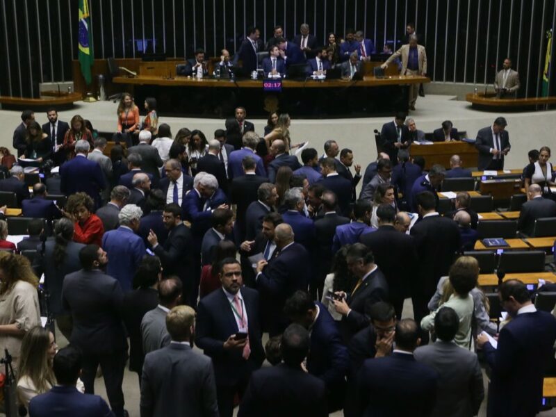 Câmara aprova isenção do IR para quem ganha até R$ 5 mil