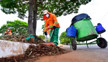 Prefeitura de Goiânia realoca 178 garis para reforçar varrição nas ruas da Capital