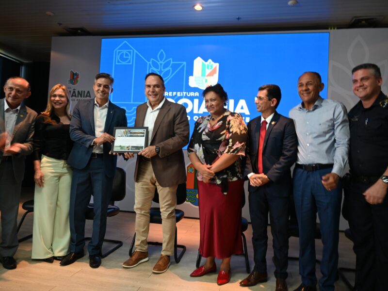 Prefeito Sandro Mabel recebe selo da Caixa Econômica por gestão sustentável