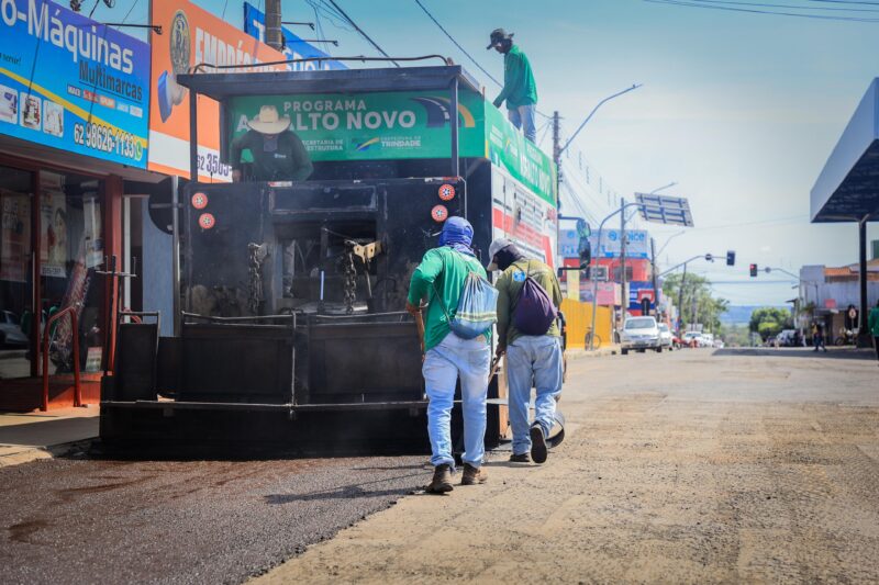 Obras são intensificadas em Trindade e vistoriadas pelo prefeito