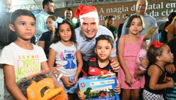 “É muita alegria”, diz Mabel ao inaugurar iluminação natalina no Jardim Guanabara