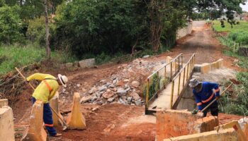 Prefeitura de Goiânia reconstrói passarela de pedestre no Parque Santa Rita