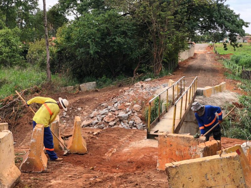 Prefeitura de Goiânia reconstrói passarela de pedestre no Parque Santa Rita