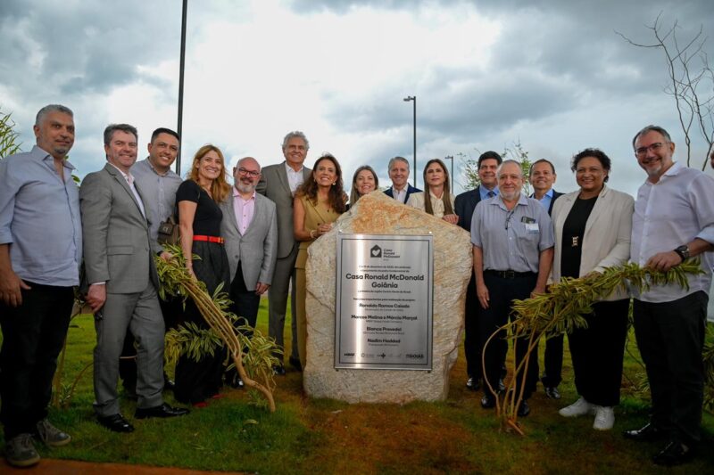 Caiado e Gracinha participam de lançamento da pedra fundamental da Casa Ronald McDonald