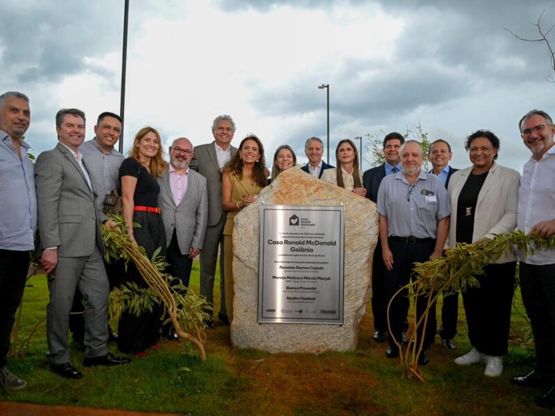 Caiado e Gracinha participam de lançamento da pedra fundamental da Casa Ronald McDonald