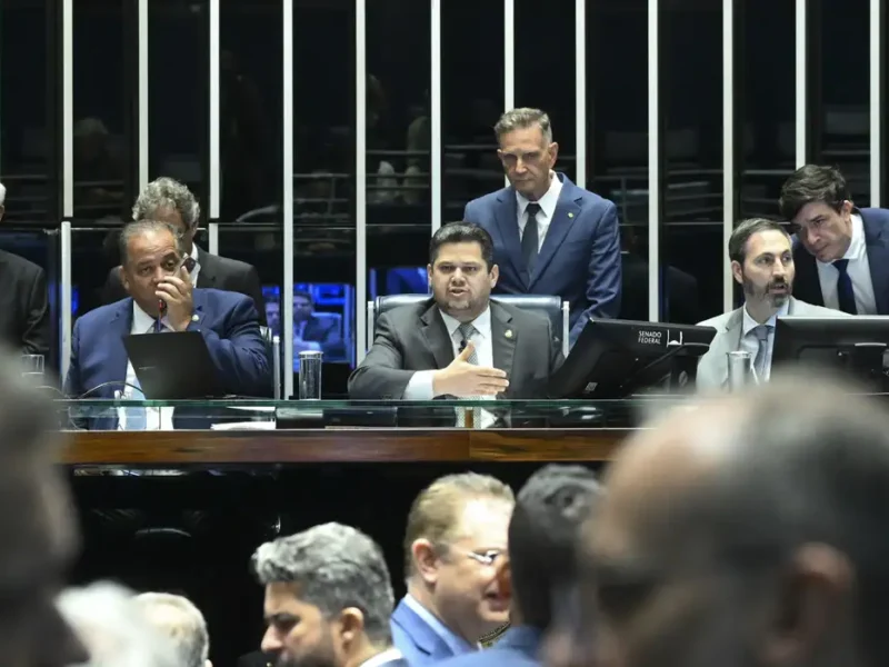 Senado aprova redução da pena de condenados pelo 8/1 e trama golpista