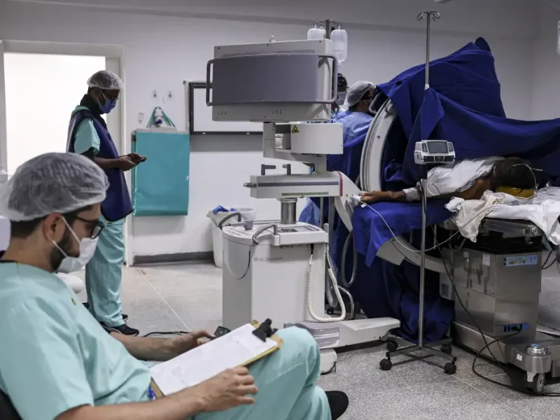 Ebserh abre inscrições para médicos com salários de até R$ 19,1 mil