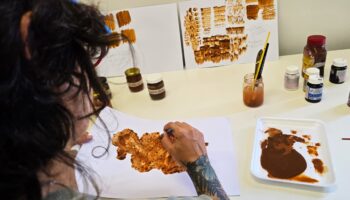 Exposição “Goiânia Nossa Terra” transforma solo do Cerrado em arte e ocupa parques da capital